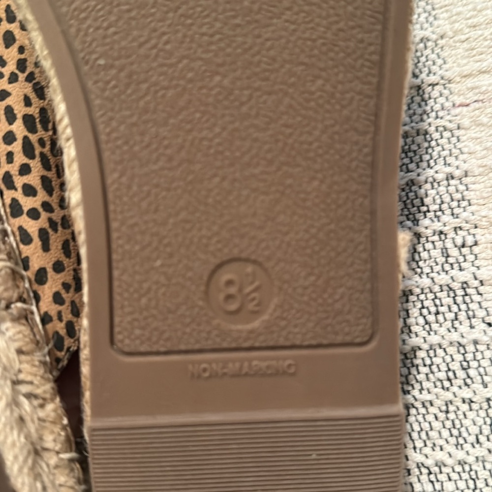 Leopard Slides from Universal Thread 8.5 - Picture 4 of 5